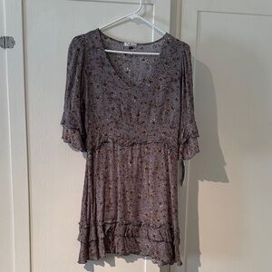 Chic Floral V-Neck Tunic with Ruffle Hem